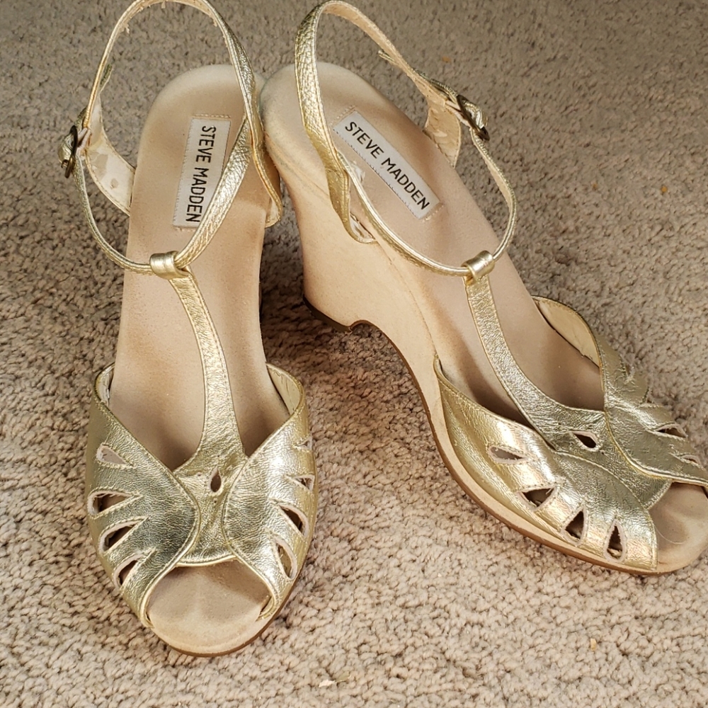 Steve Madden T strap wedge sandals size 8.5